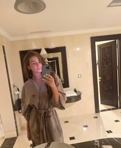 Akpinar VIP Escort Bayan Mira